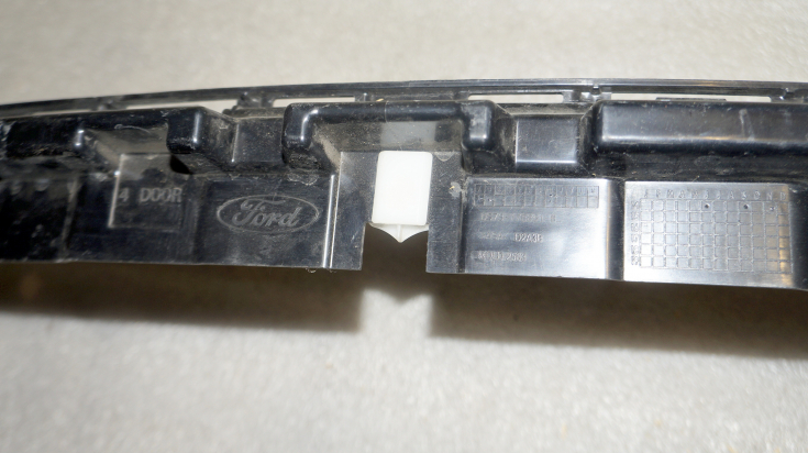 Крепление заднего бампера центральное DS7317B861B для Форд Мондео 5 / Ford Mondeo 5 в Самаре