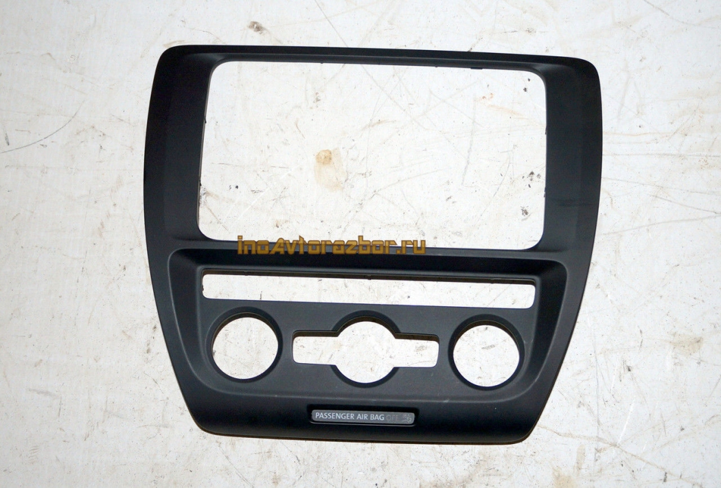 Рамка штатной магнитолы для Фольксваген Джетта 6 / Volkswagen Jetta 6 2012 г.в. в Самаре