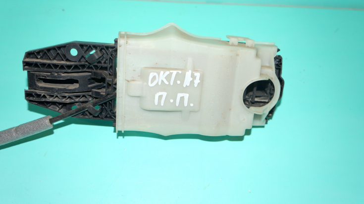 Ручка двери наружная передняя правая  Шкода Октавия А7 / Skoda Octavia А7 в Самаре