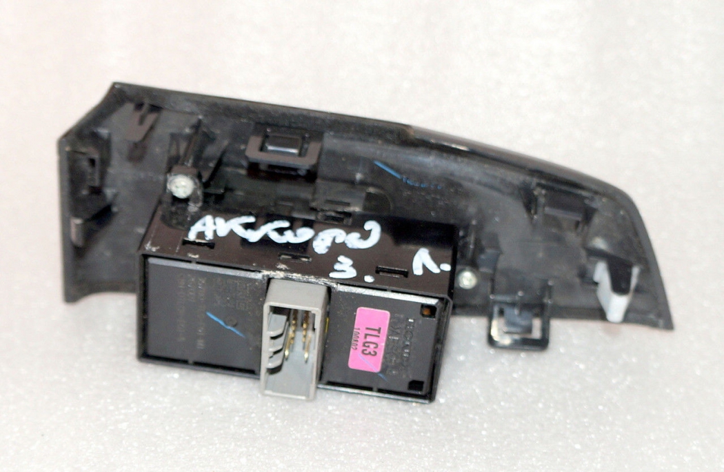 Кнопка стеклоподъемника с задней правой двери 35770-TL0-E11-M1 для Хонда Аккорд 8/ Honda Accord 8 2012 г.в. в Самаре
