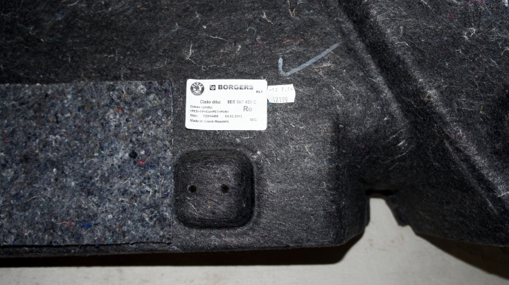 Обшивка багажника боковая левая 5E5867428E  для Шкода Октавия А7 /  Skoda Octavia А7 в Самаре