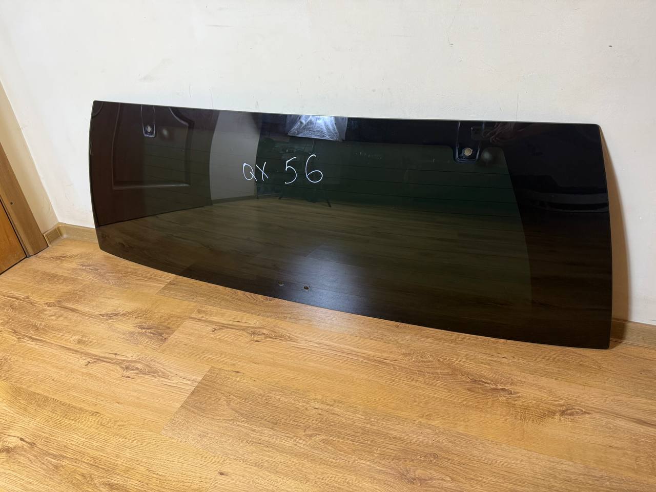 Стекло заднее с двери багажника infiniti qx56 1 (1)