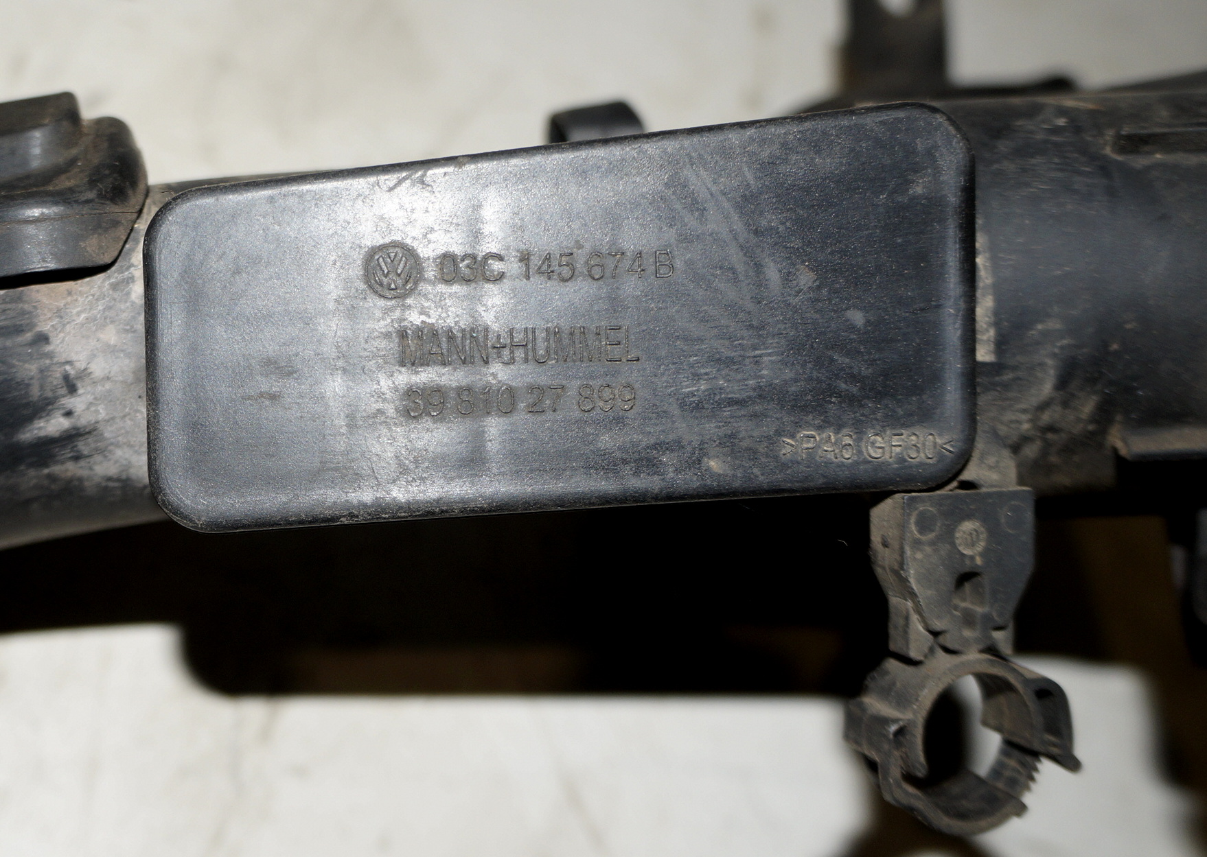 Патрубок пластиковый 03C145674B Фольксваген Джетта 6 / Volkswagen Jetta 6 2011 - 2018 г.в. — изображение 3