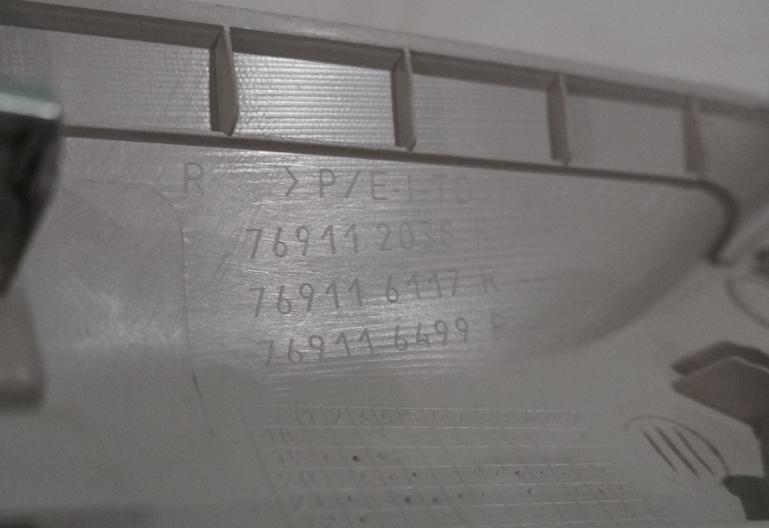 Накладка внутренняя передней стойки правая 769112036R для Рено Аркана / Renault Arkana 1 2019-2023 г.в. — изображение 3