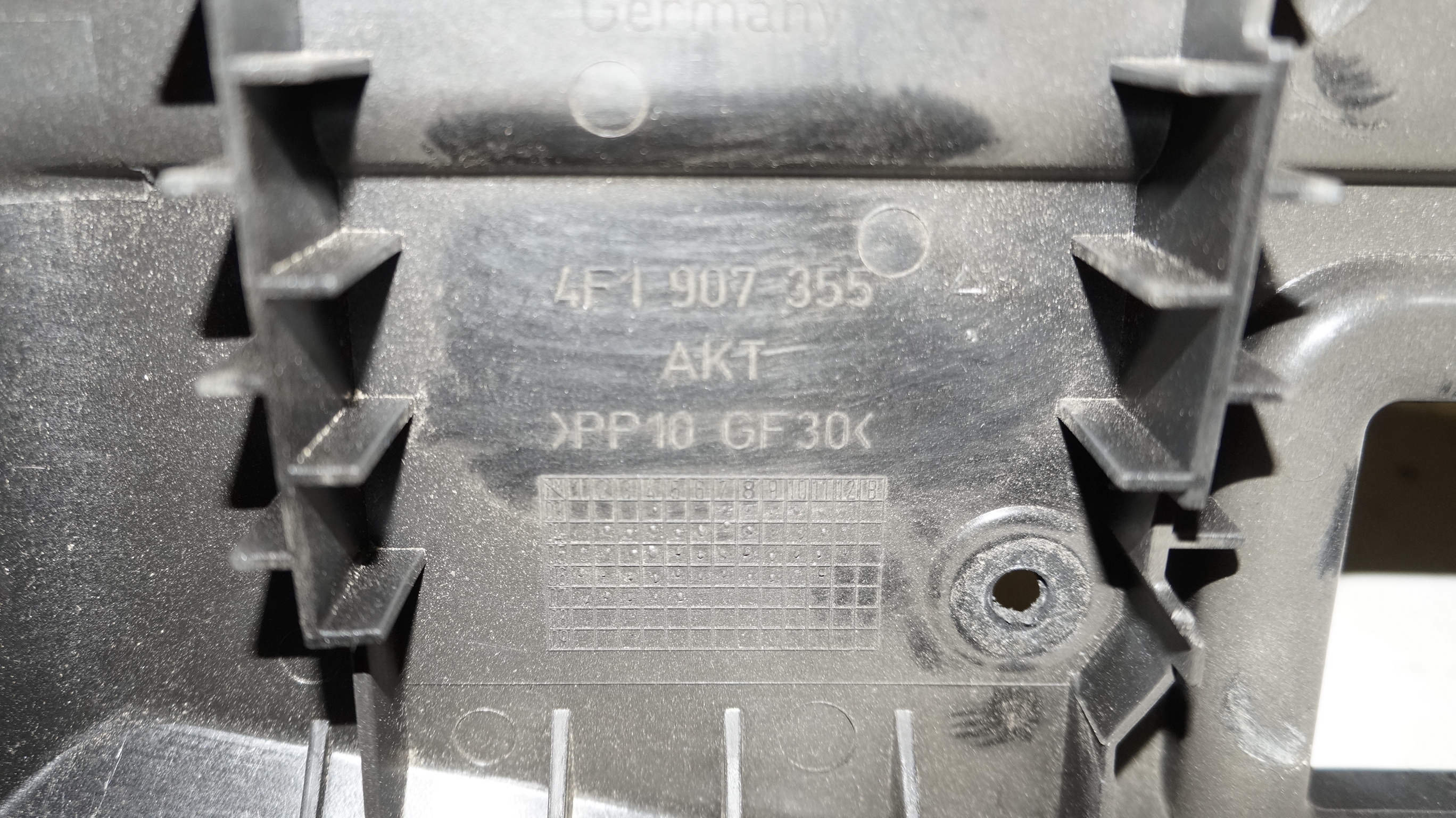 Корпус блока предохранителей 4F0133835 для Ауди А6 С6 / Audi A6 C6 2004-2008 г.в. — изображение 3