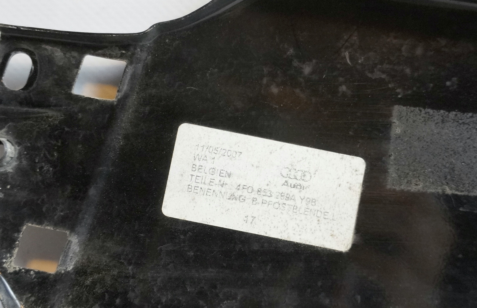 Накладка наружная средней стойки левая 4F0853289A для Ауди А6 С6 / Audi A6 C6 2004-2008 г.в. — изображение 3