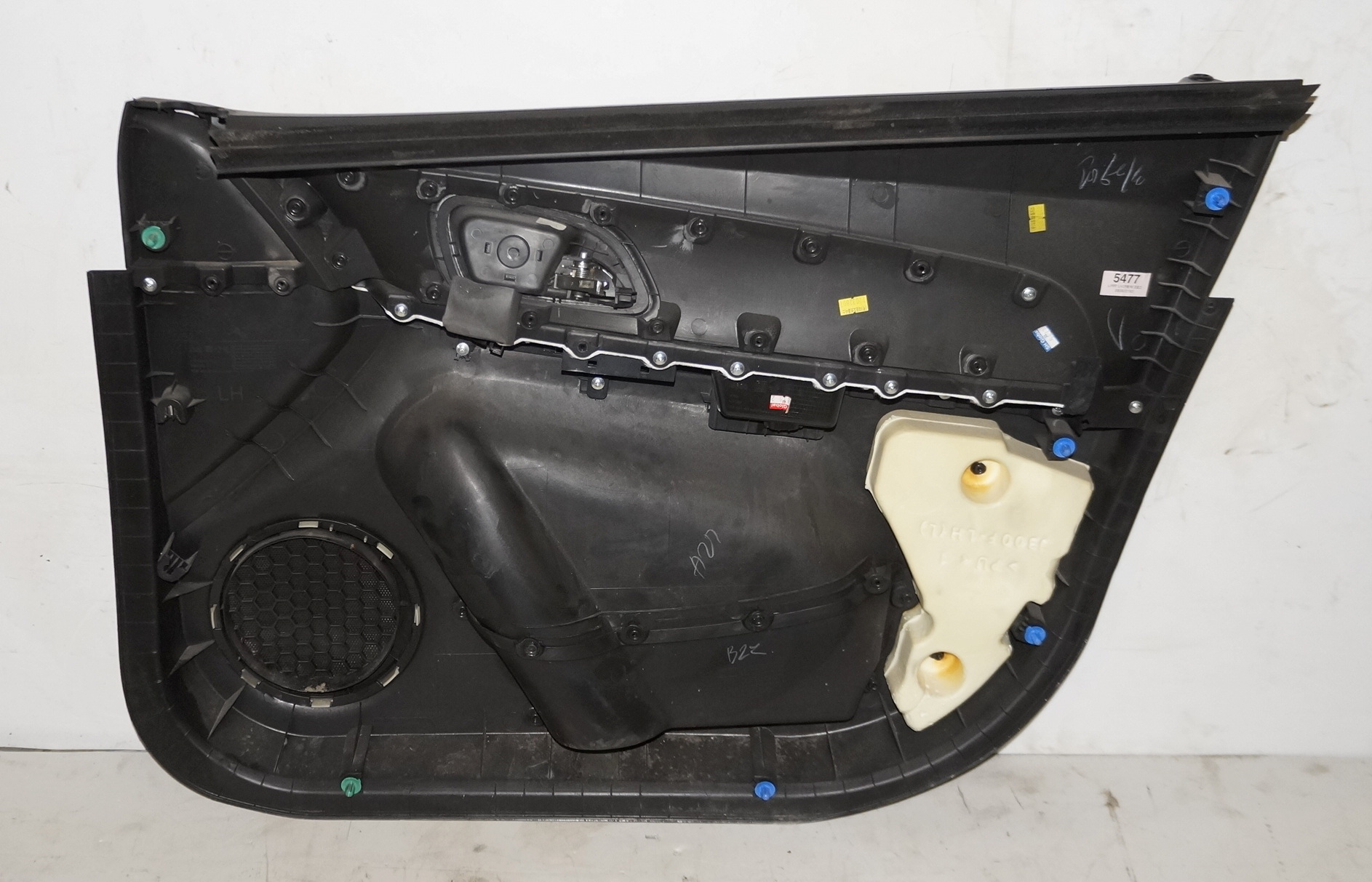 Обшивка двери передняя левая 96957313 для Шевроле Круз / Chevrolet Cruze 2009-2012 г.в. — изображение 3
