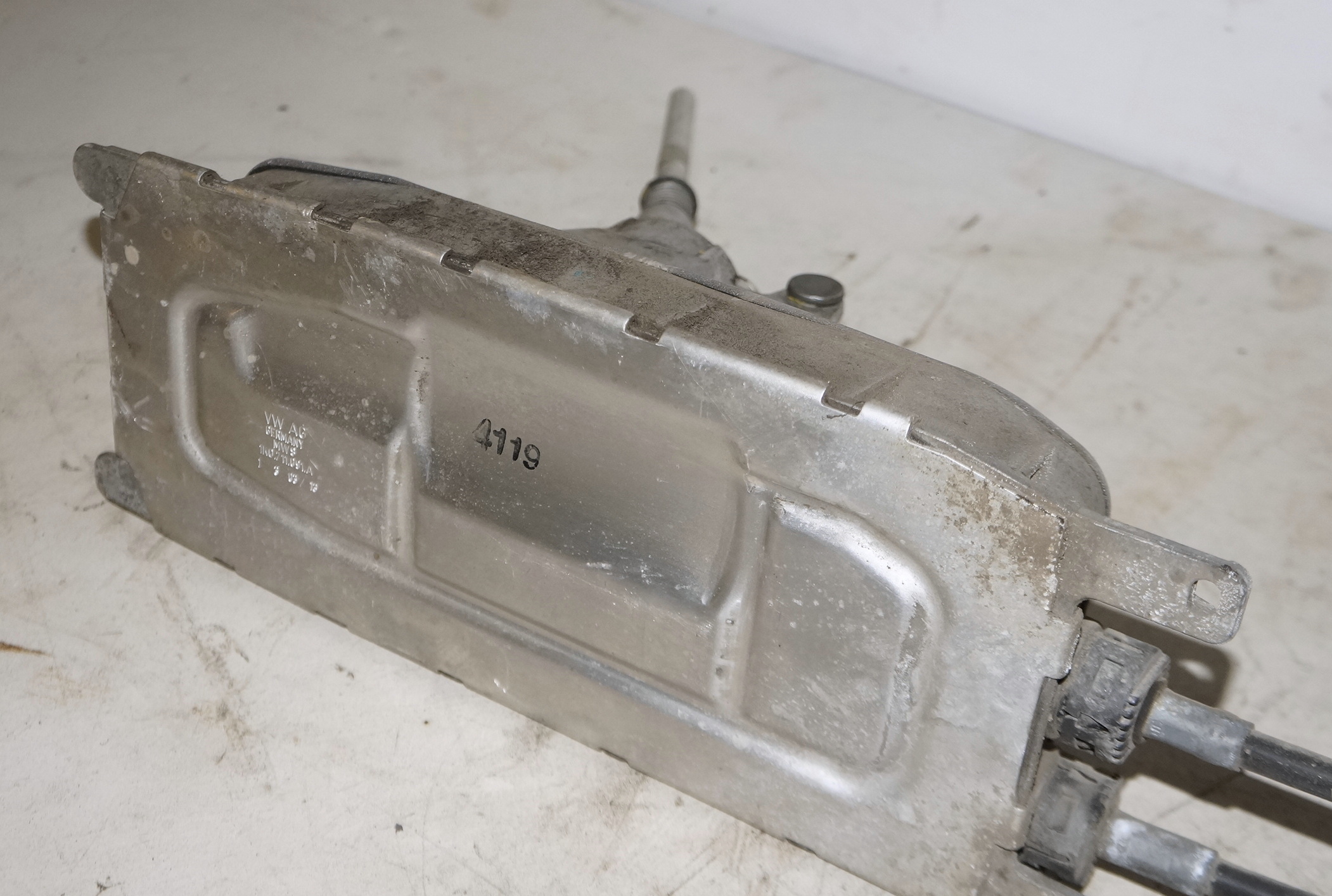 Рычаг переключения КПП с тросами 5K0711049B для Шкода Октавия А5 / Skoda Octavia A5 2004 - 2013 г.в. — изображение 5