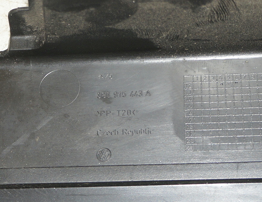 Крышка аккумулятора 3C0915443A для Шкода Октавия А5 / Skoda Octavia A5 2004 - 2013 г.в. — изображение 3