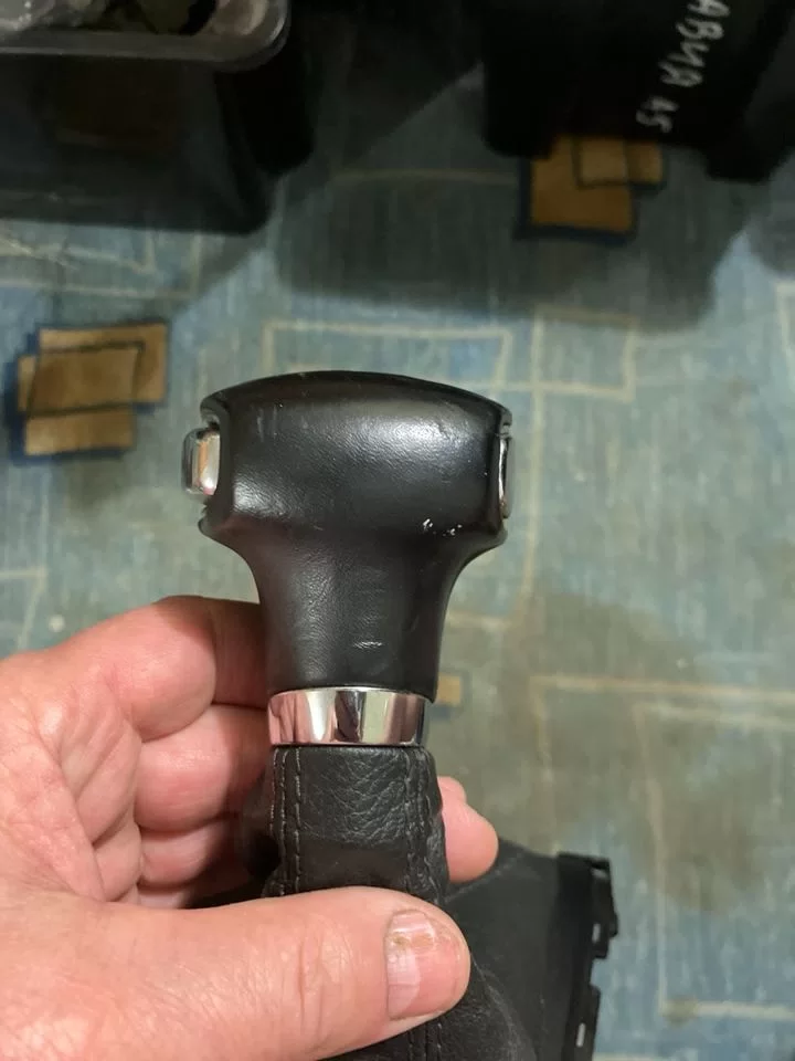 Ручка КПП с чехлом и накладкой 1Z1713123E; 1Z1713203D для Шкода Октавия А5 / Skoda Octavia A5 2004 - 2013 г.в. — изображение 4