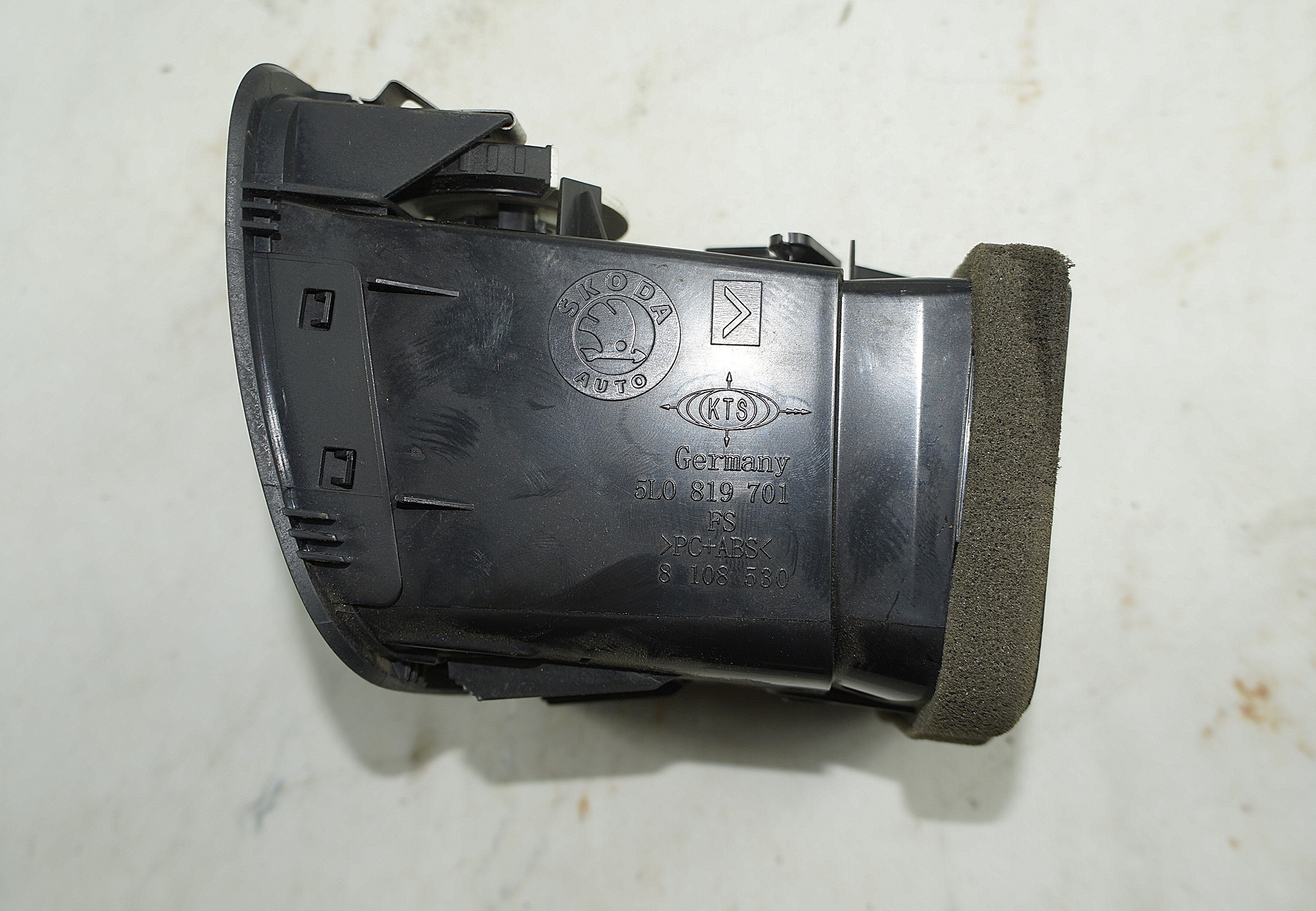 Сопло с торпедо (дефлектор) левый 5L0819701 для Шкода Йети / Skoda Yeti 2009-2014 г.в. — изображение 4
