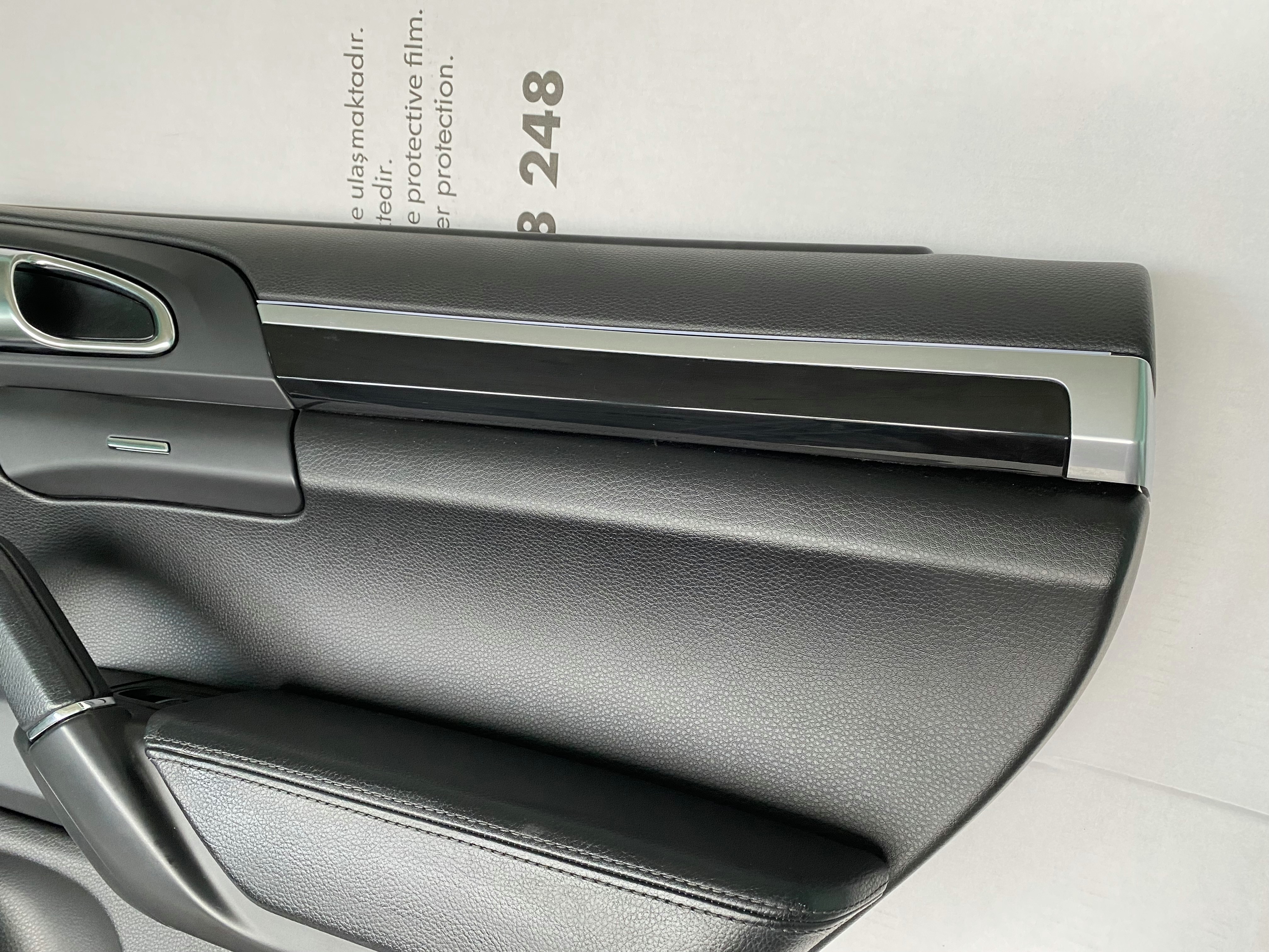 Обшивка двери задняя правая 7P0863981 для Порше Каен / Porsche Cayenne S 2 2010-2014 — изображение 4