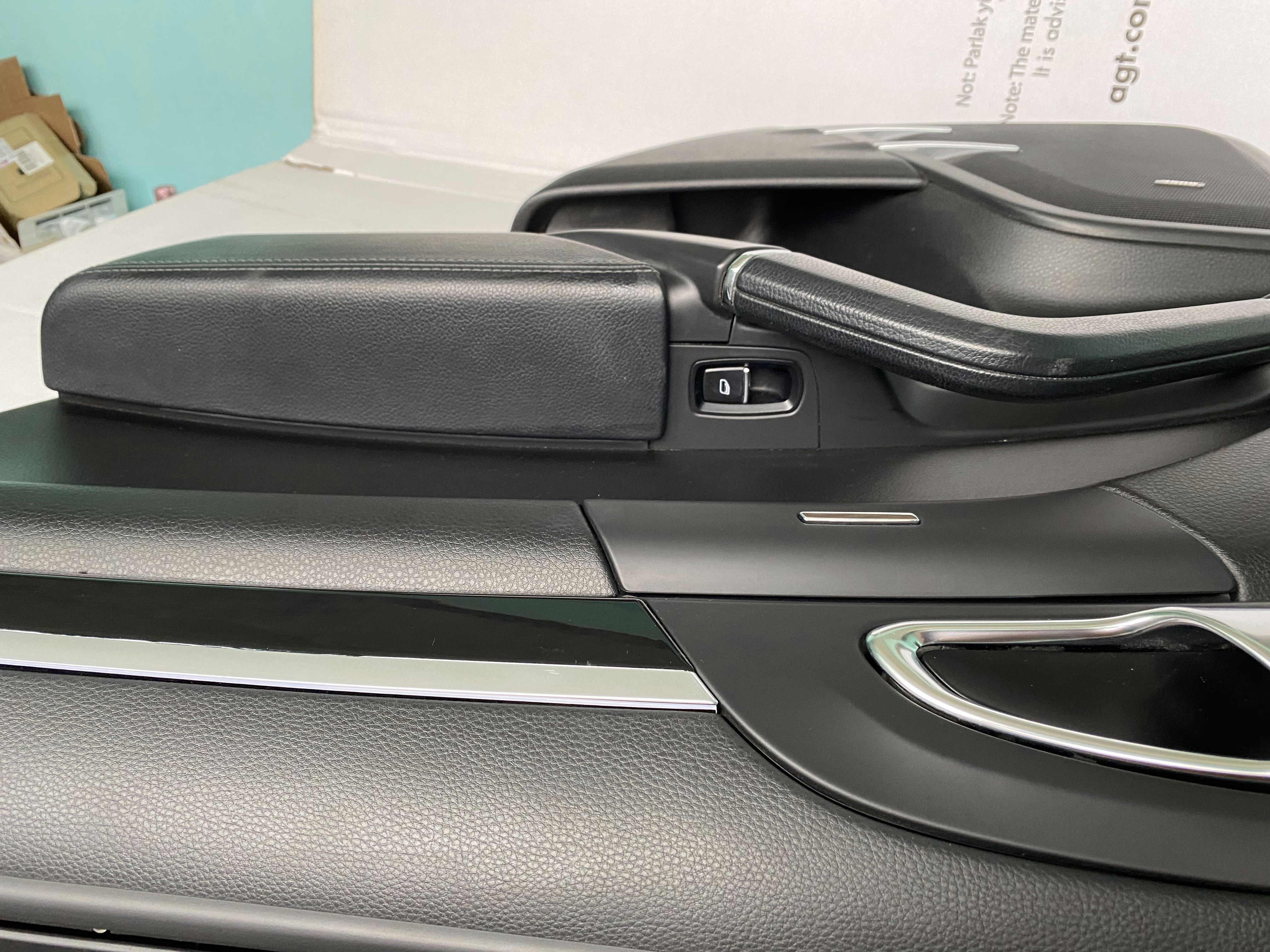 Обшивка двери задняя правая 7P0863981 для Порше Каен / Porsche Cayenne S 2 2010-2014 — изображение 11