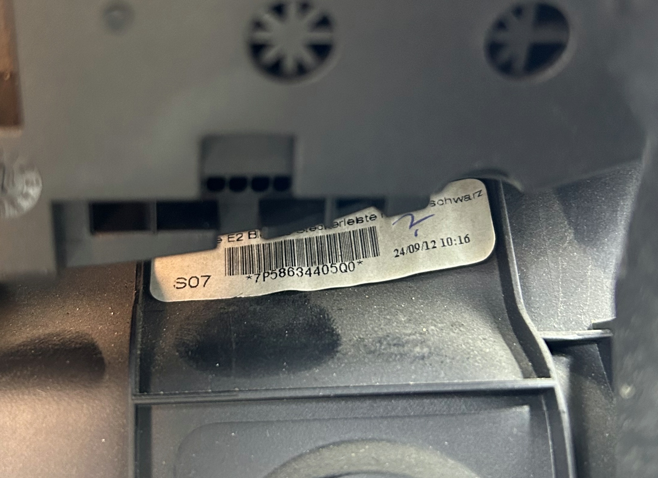 Накладка центральной консоли задняя часть 7P58634405Q для Порше Каен / Porsche Cayenne S 2 2010-2014 — изображение 6