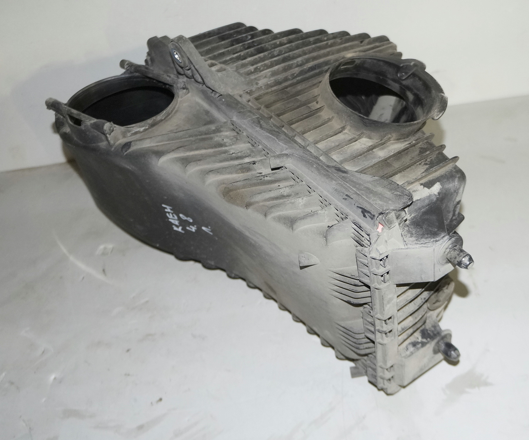 Корпус воздушного фильтра левый 7p0128607 для Порше Каен / Porsche Cayenne S 2 2010-2014 — изображение 4