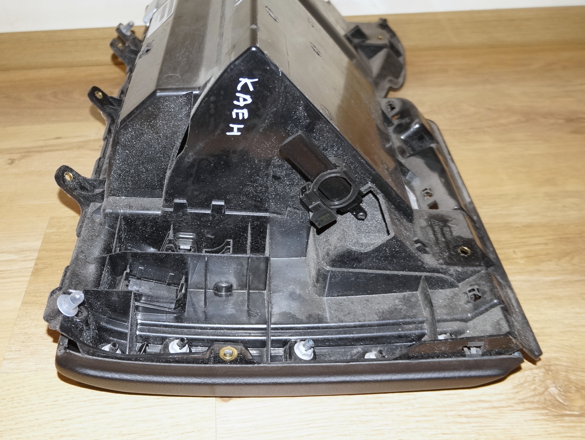 Бардачок пассажира 7P5857095T для Порше Каен / Porsche Cayenne S 2 2010-2014 — изображение 7