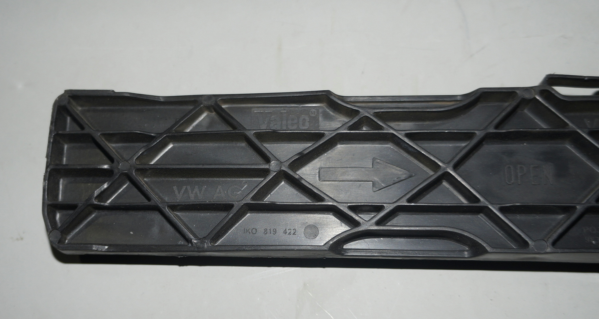 Крышка салонного фильтра 1K0819422 для Фольксваген Джетта 6 / Volkswagen Jetta 6 2011 - 2018 г.в. — изображение 3
