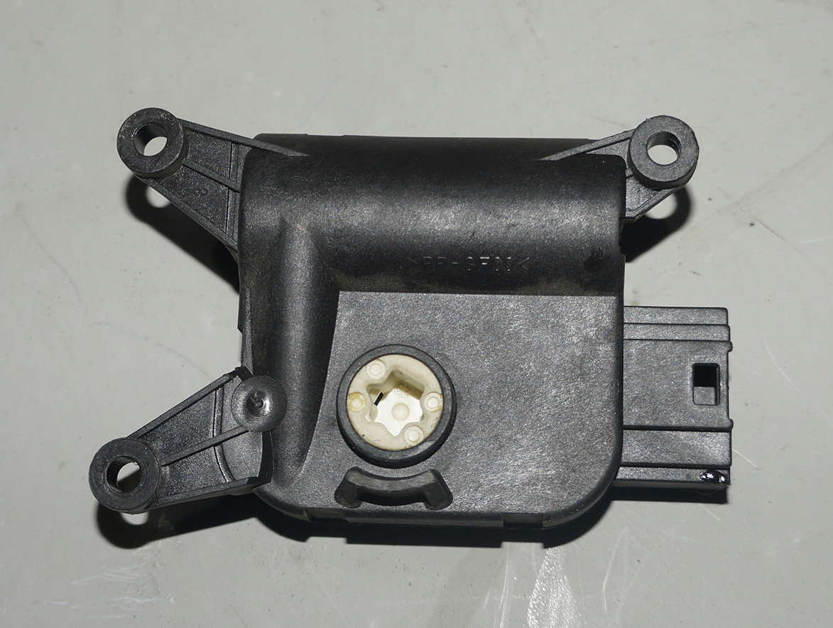 Активатор заслонки печки 3C0907511Q для Фольксваген Джетта 6 / Volkswagen Jetta 6 2011 - 2018 г.в. — изображение 3