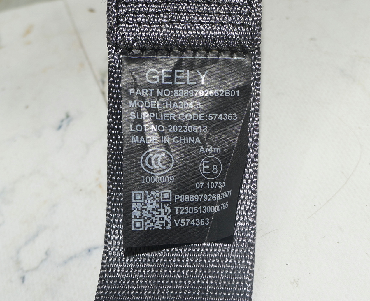 Ремень безопасности задний правый 8889792662B01 для Джили Кулрэй / Geely Coolray 2019—2024 — изображение 3