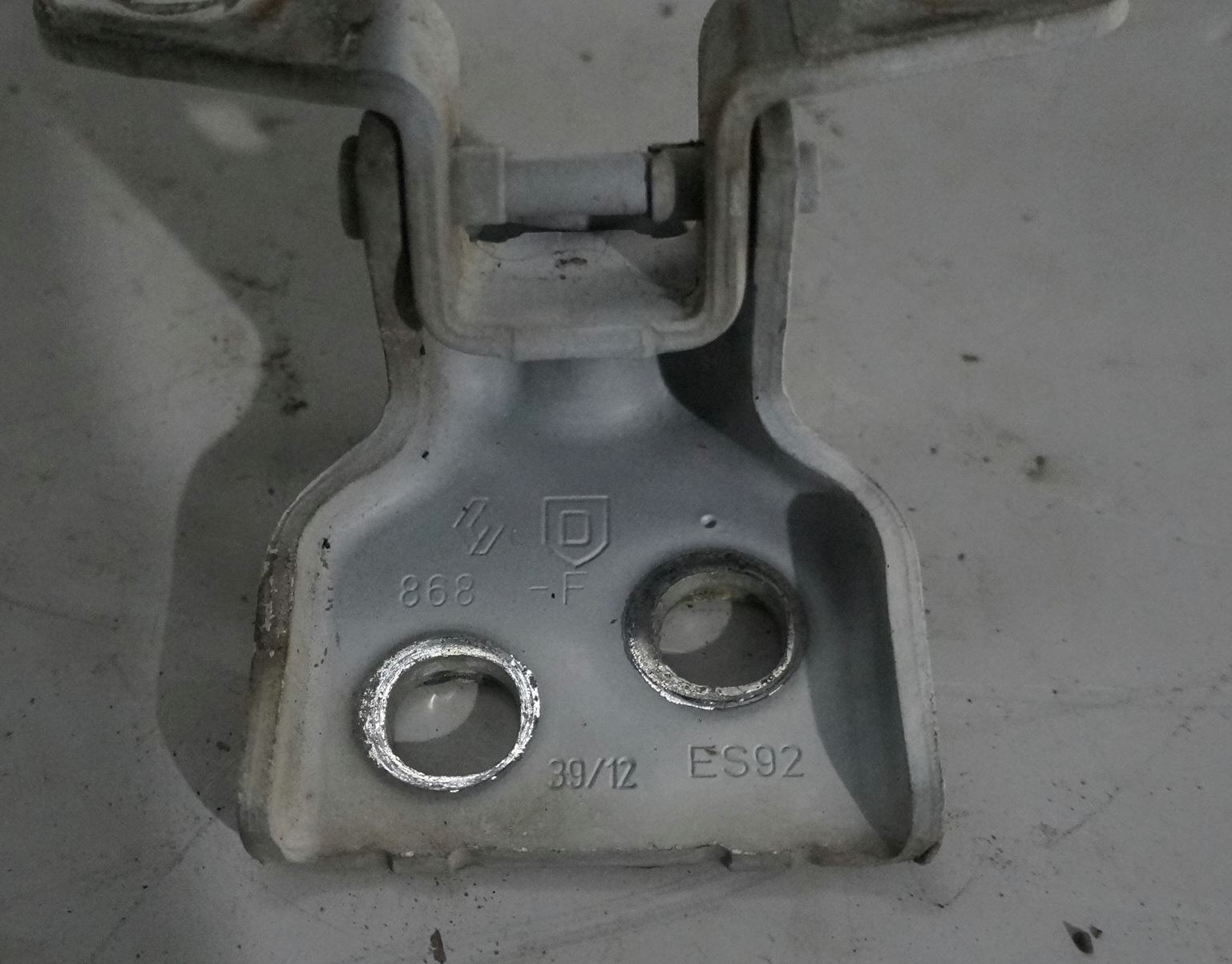 Петля двери передняя правая верхняя для Лада Ларгус / Lada Largus 2011 - 2021 г.в. — изображение 3
