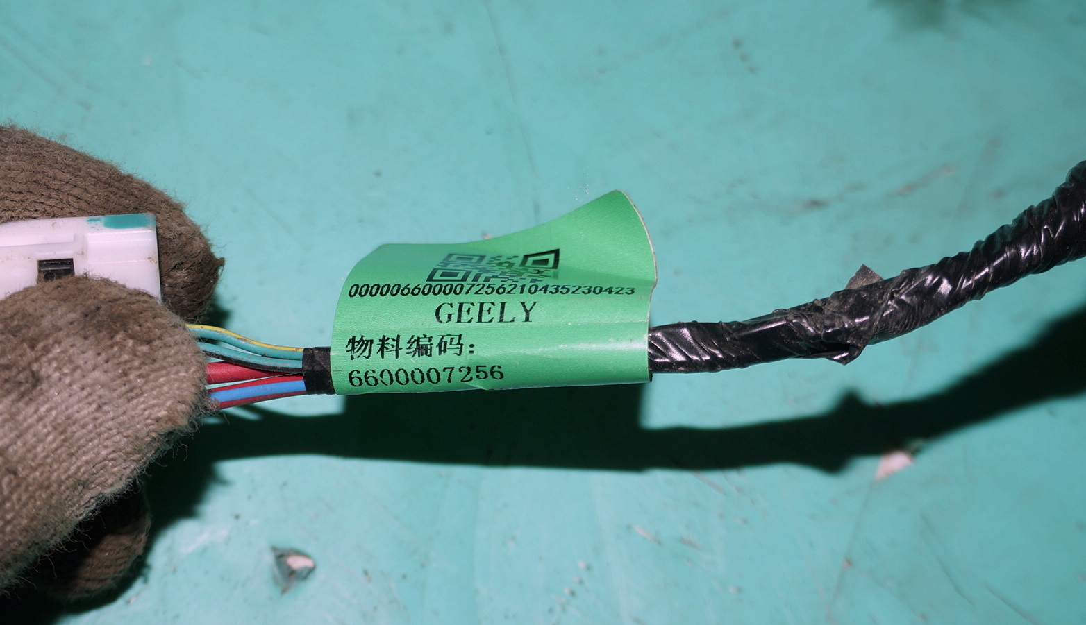 Проводка заднего суппорта правого 6600007256 для Джили Кулрэй / Geely Coolray 2019—2024 — изображение 3