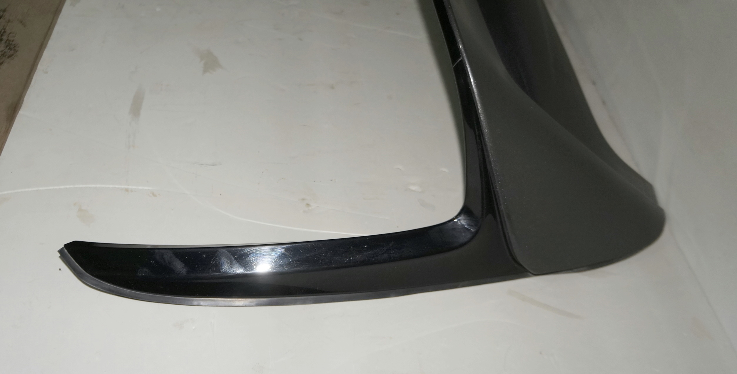 Спойлер двери багажника 6600114044 для Джили Кулрэй / Geely Coolray 2019—2024 — изображение 4