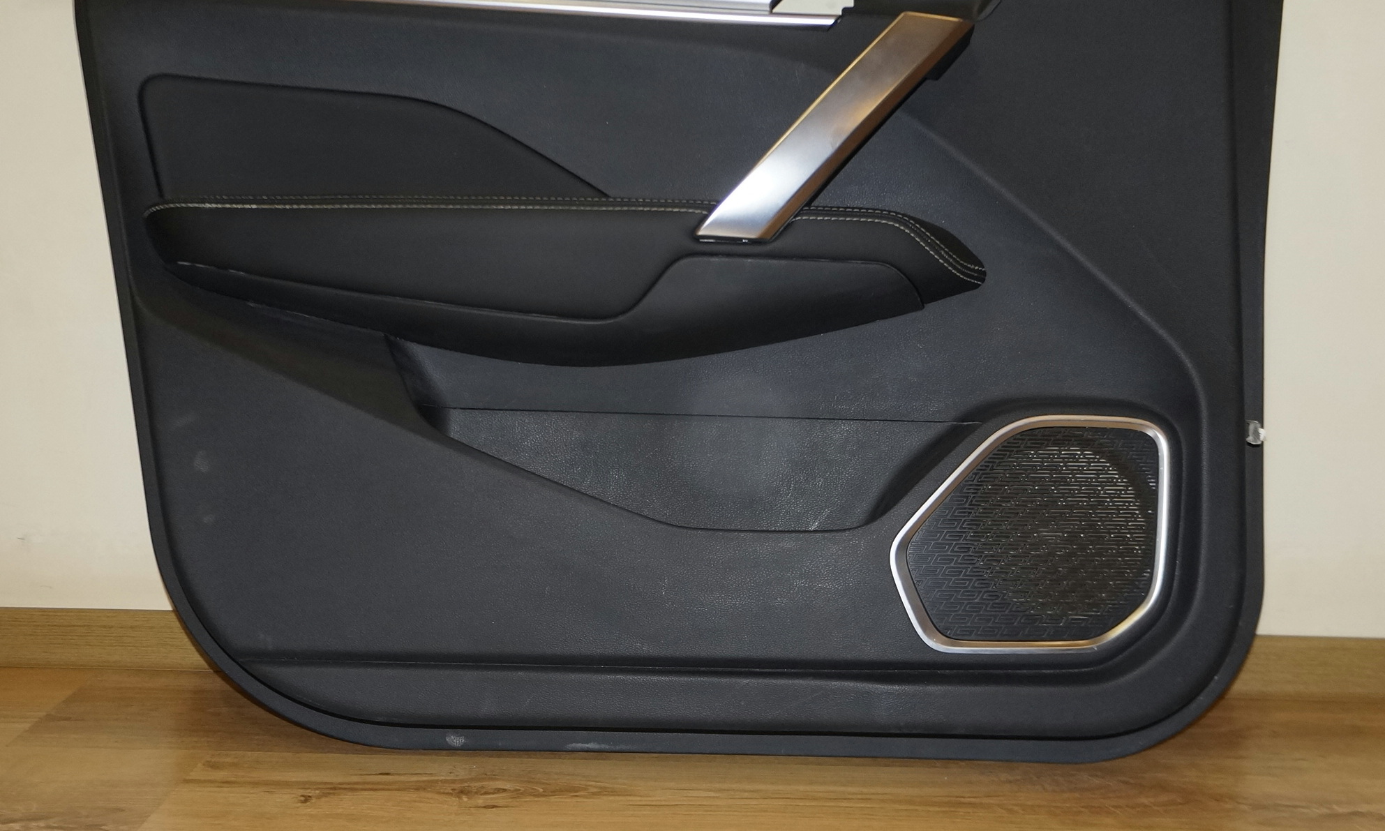 Обшивка двери передняя левая 6600152180 для Джили Кулрэй / Geely Coolray 2019—2024 — изображение 5