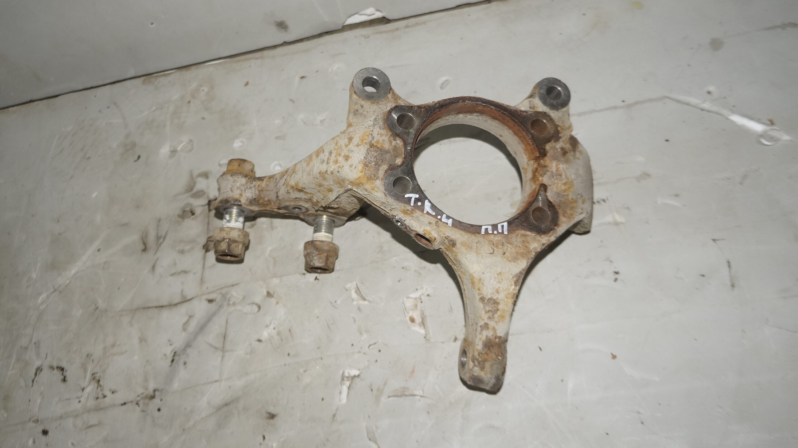 Кулак п пр тойота рав 4 16802120 (1)