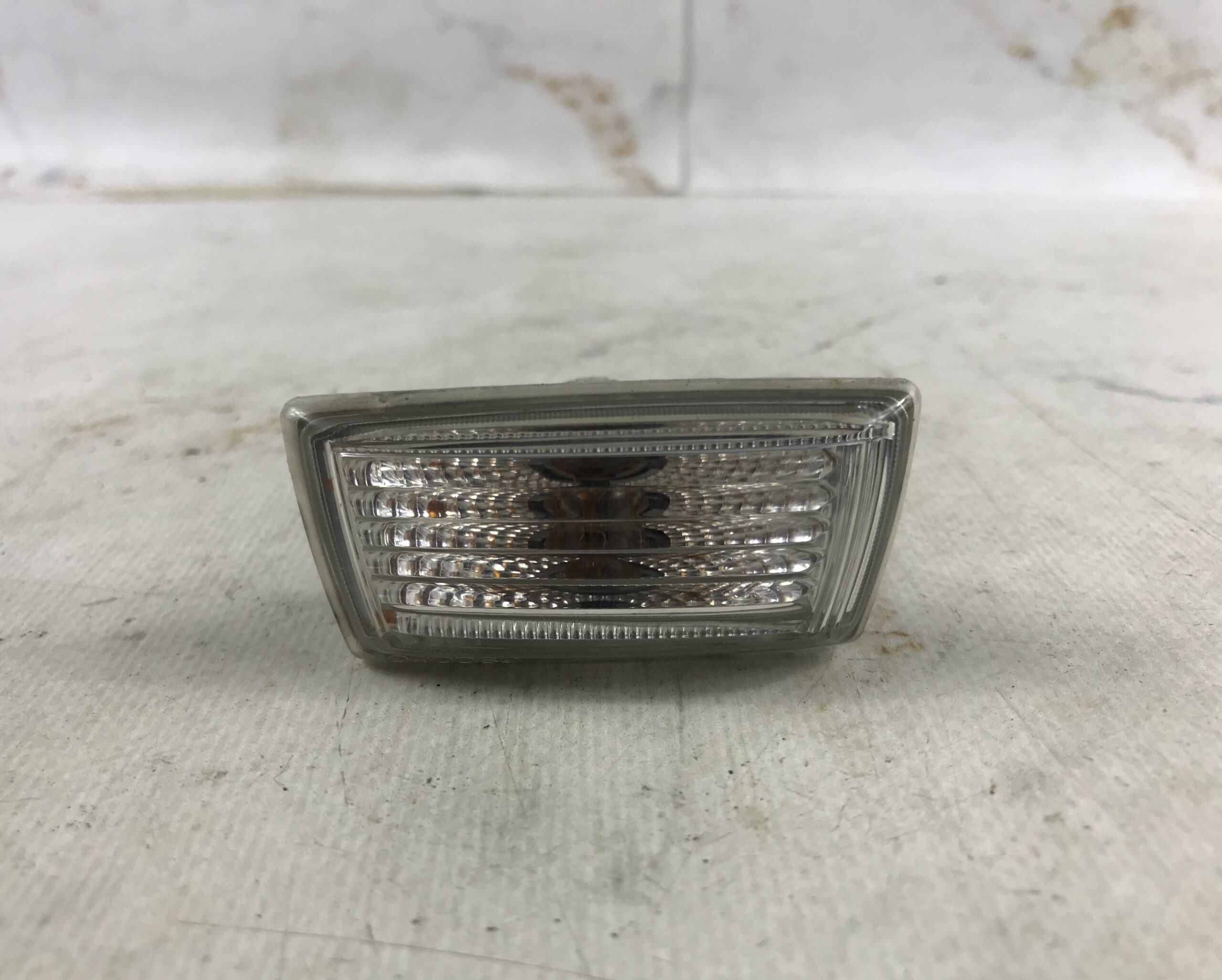 Повторитель в крыло шевроле круз 16904148 (1)