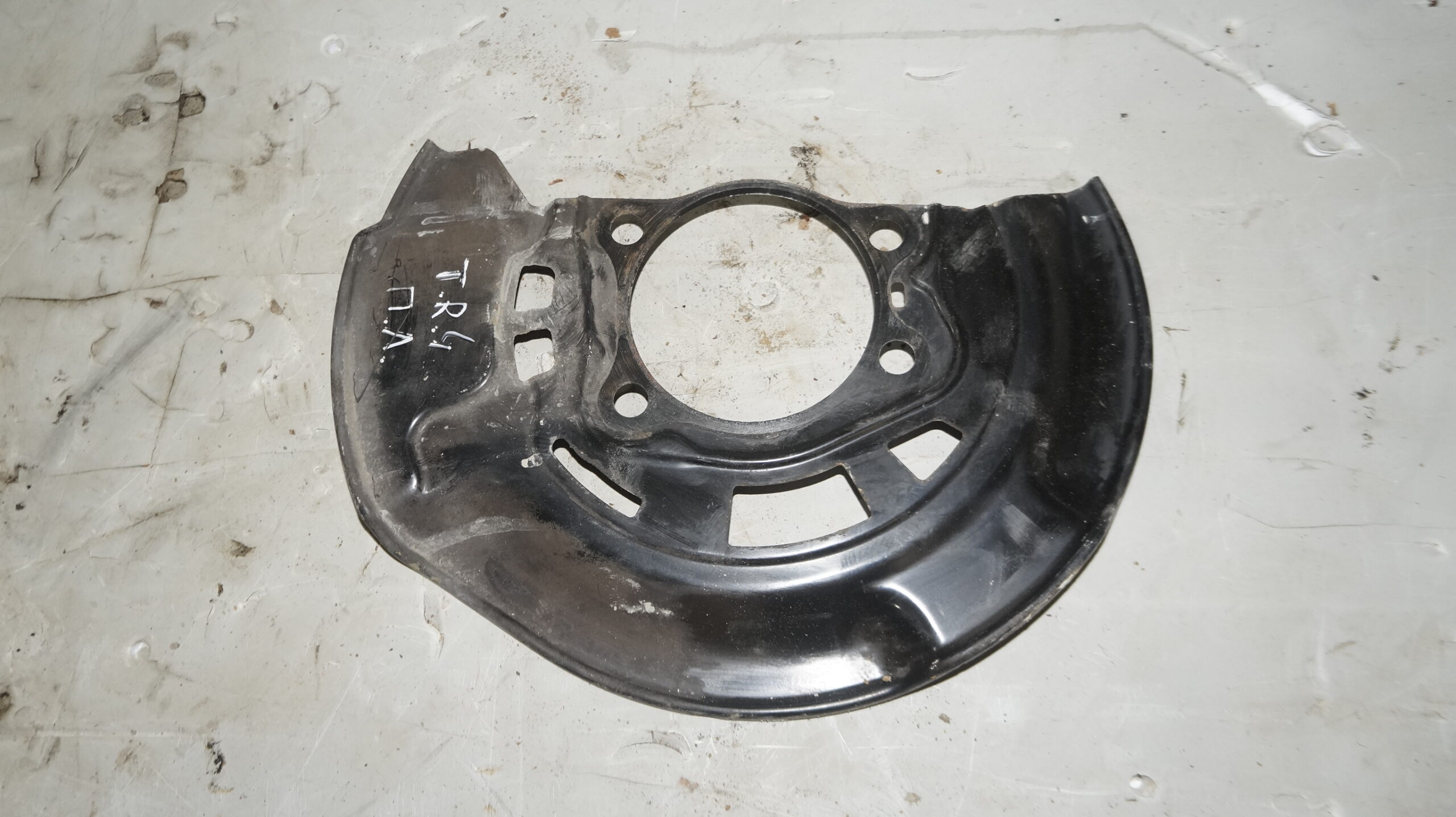 Щит опорный пер лев тойота рав 4 16802119 2 (1)