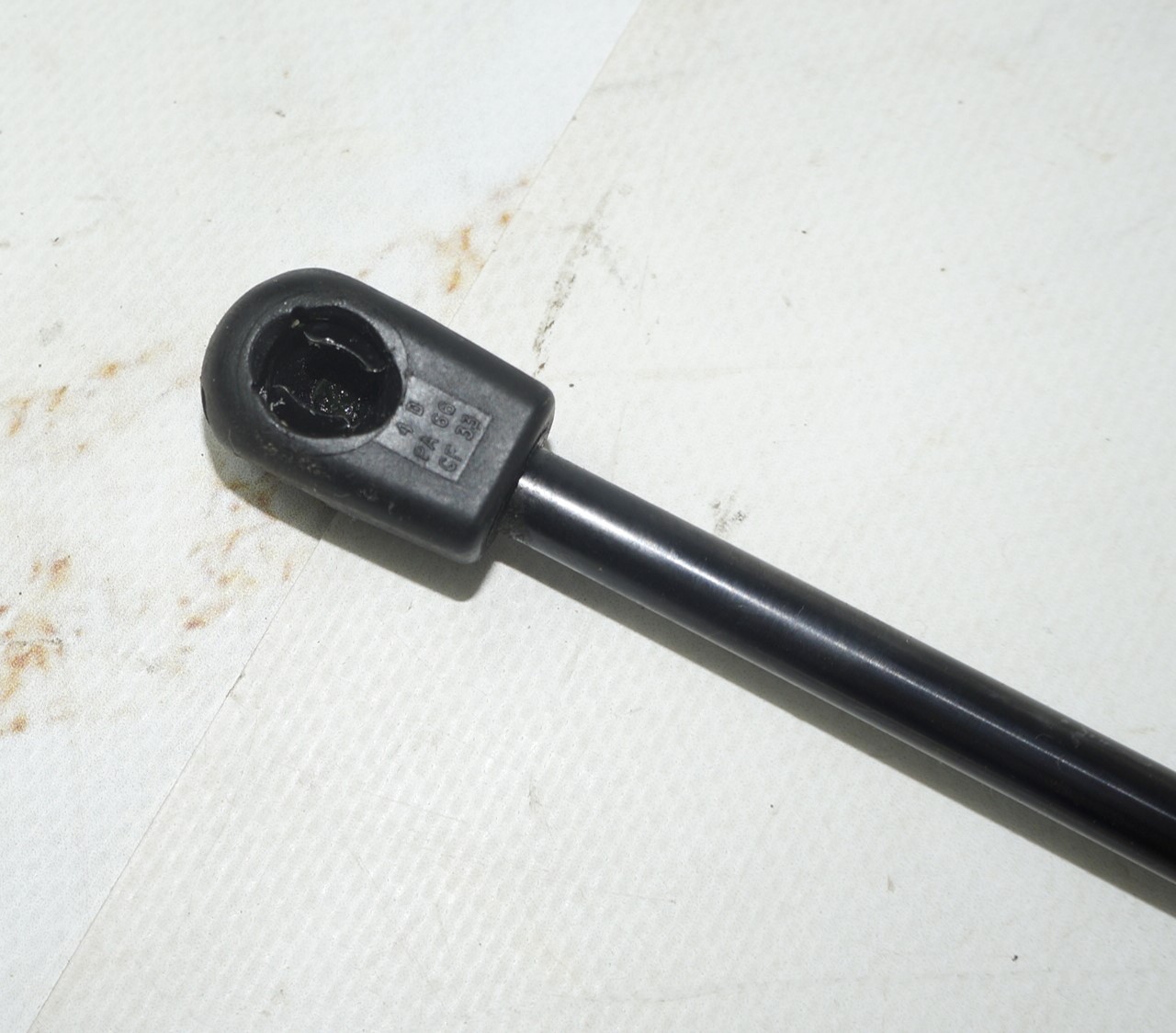 Амортизатор багажника vw jetta 6 17217009 (3)