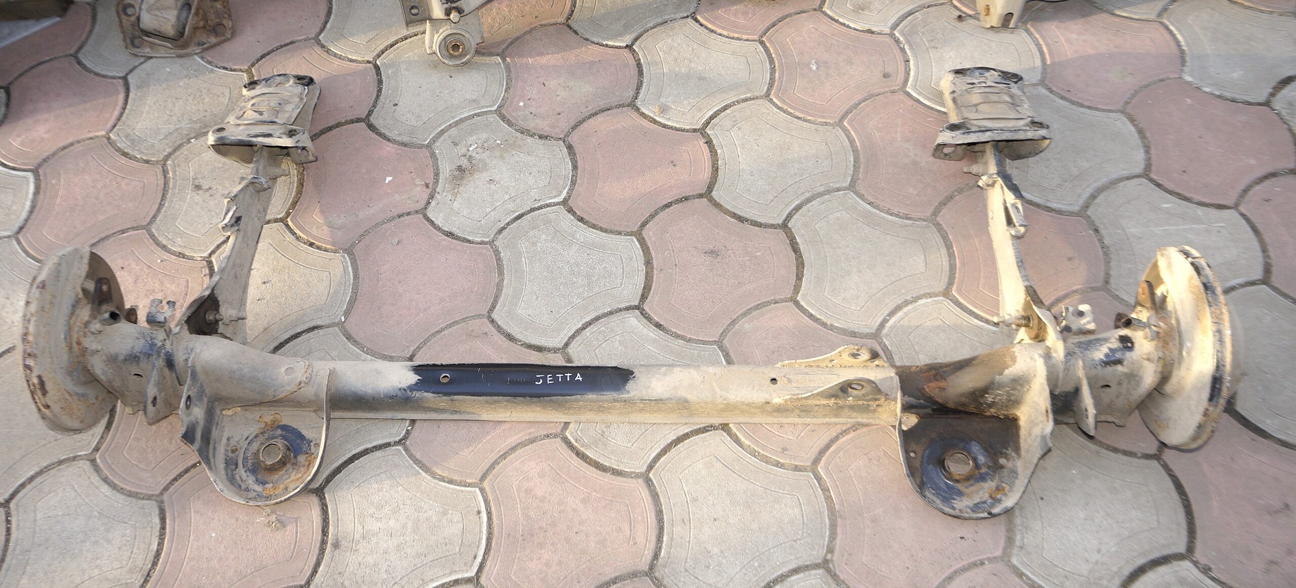 Балка задняя vw jetta 6 17217012 (1)