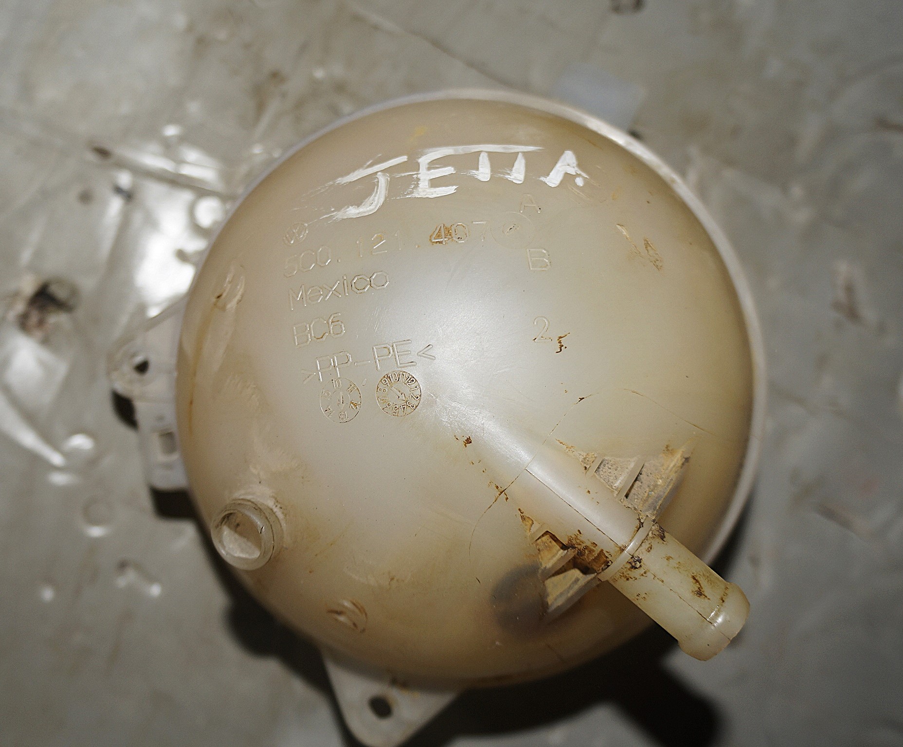 Бачок расширительный vw jetta 6 17217014 (4)