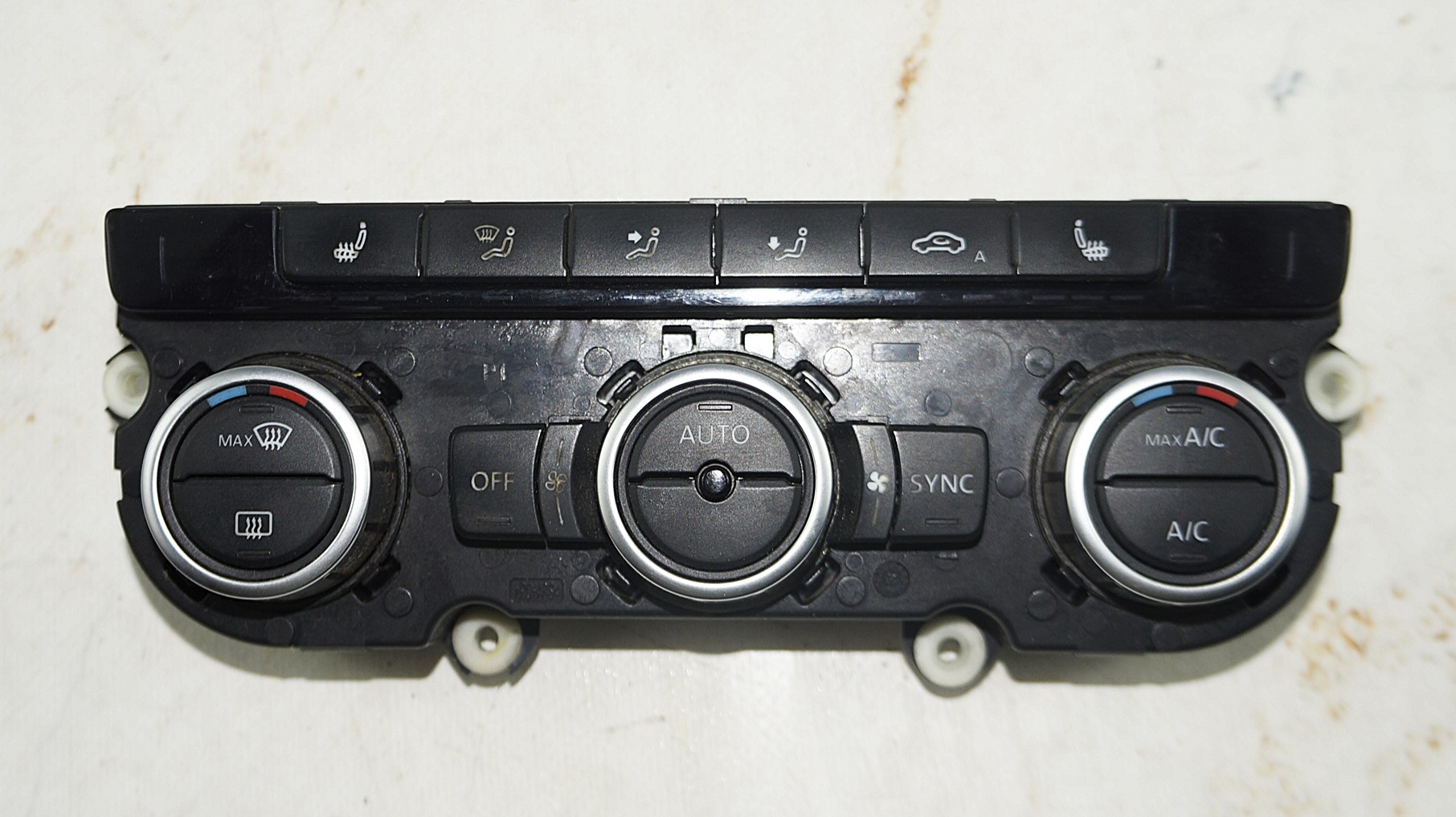 Блок управления климатом vw jetta 6 17217018 (1)