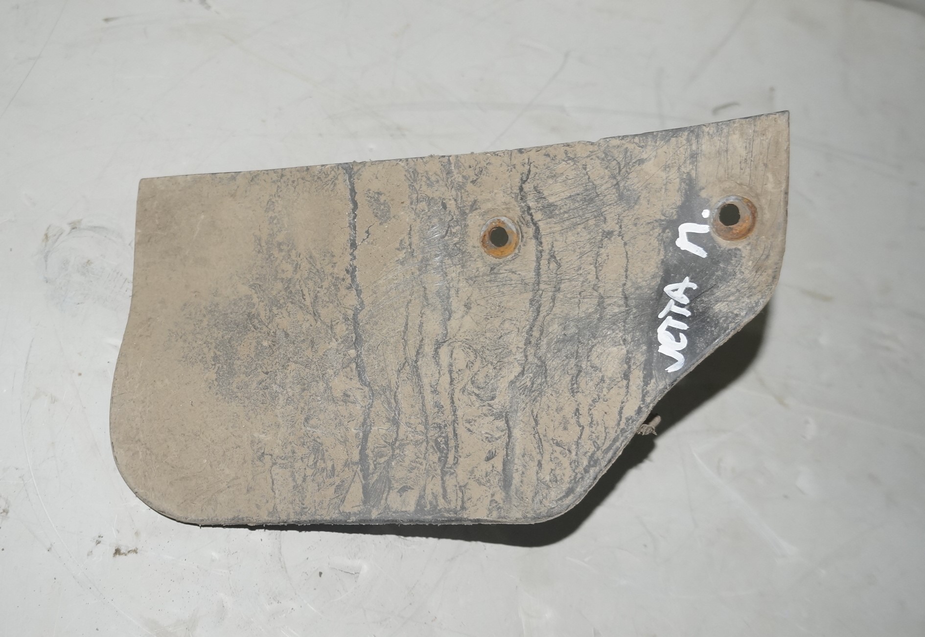 Брызговик задний vw jetta 6 17217023 (1)