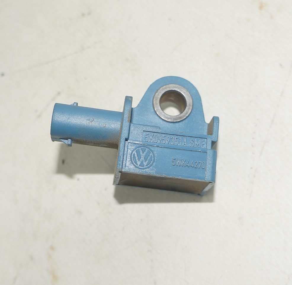 Датчик удара боковой vw jetta 6 17217029 (3)