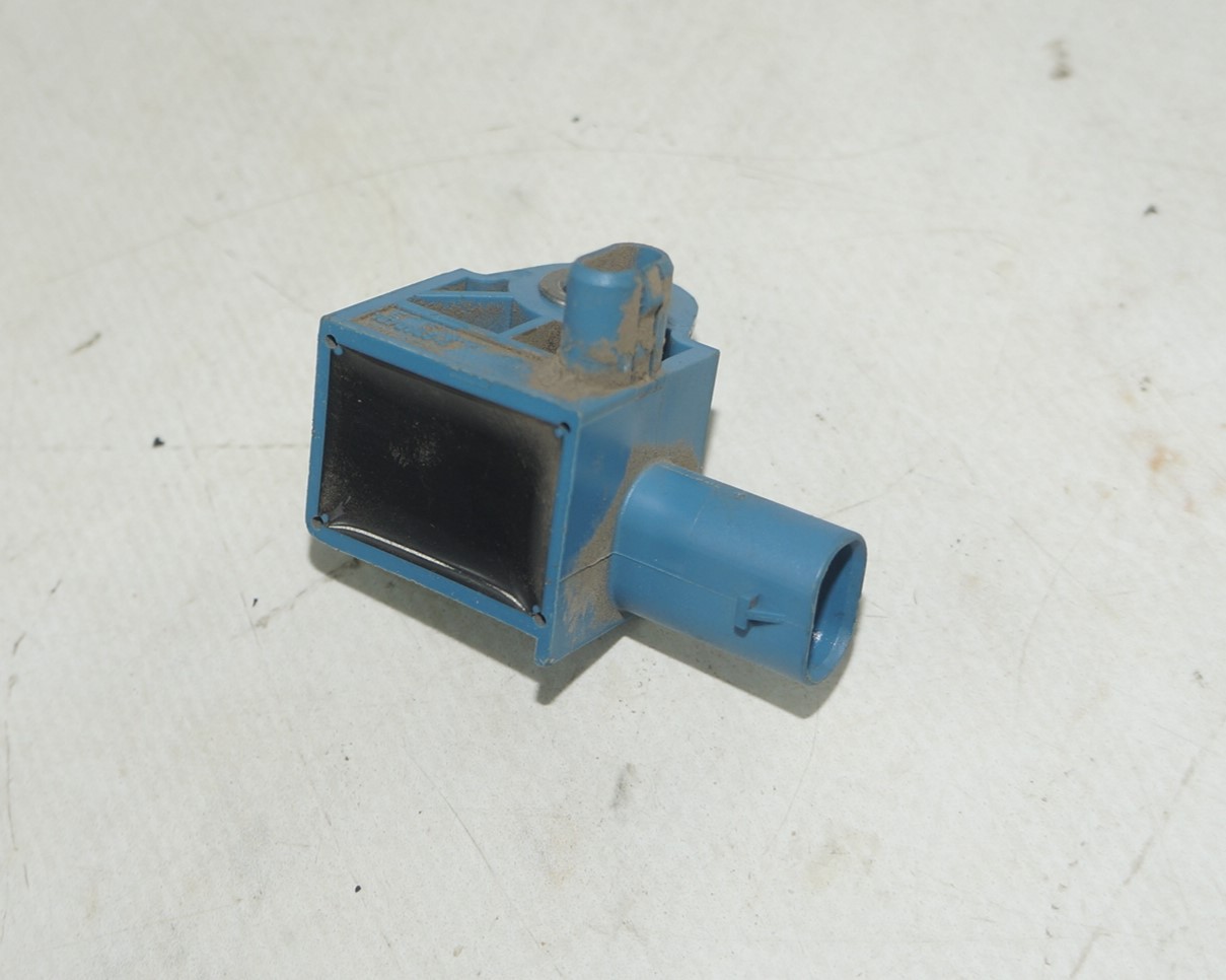 Датчик удара боковой vw jetta 6 17217029 (5)