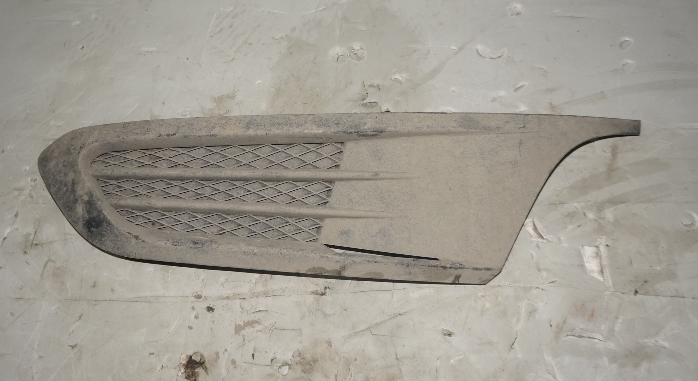 Заглушка противотуманной фары vw jetta 6 17217039 (1)
