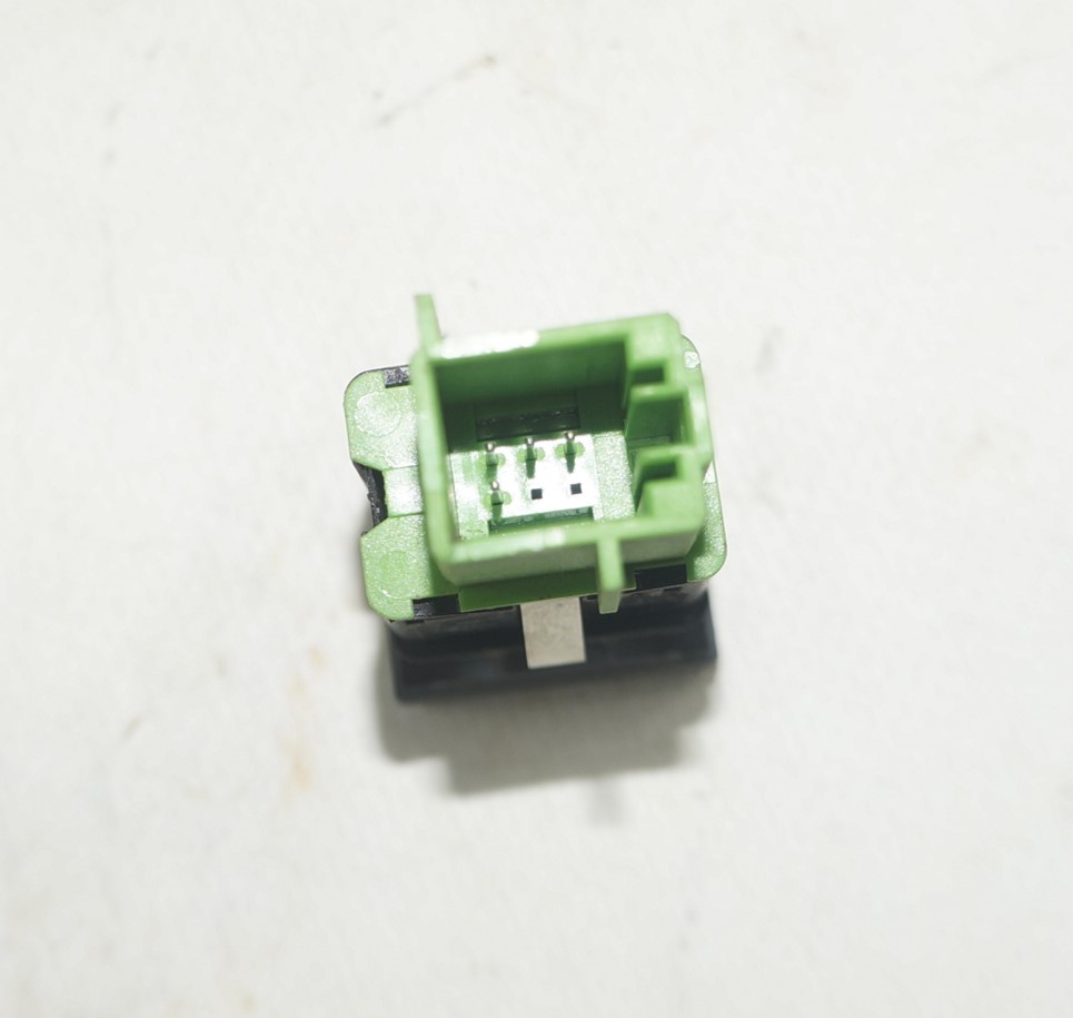 Кнопка asr off vw jetta 6 17217055 (3)