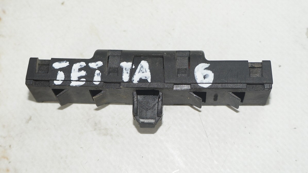 Корпус усилителя антенного vw jetta 6 17217059 (1)