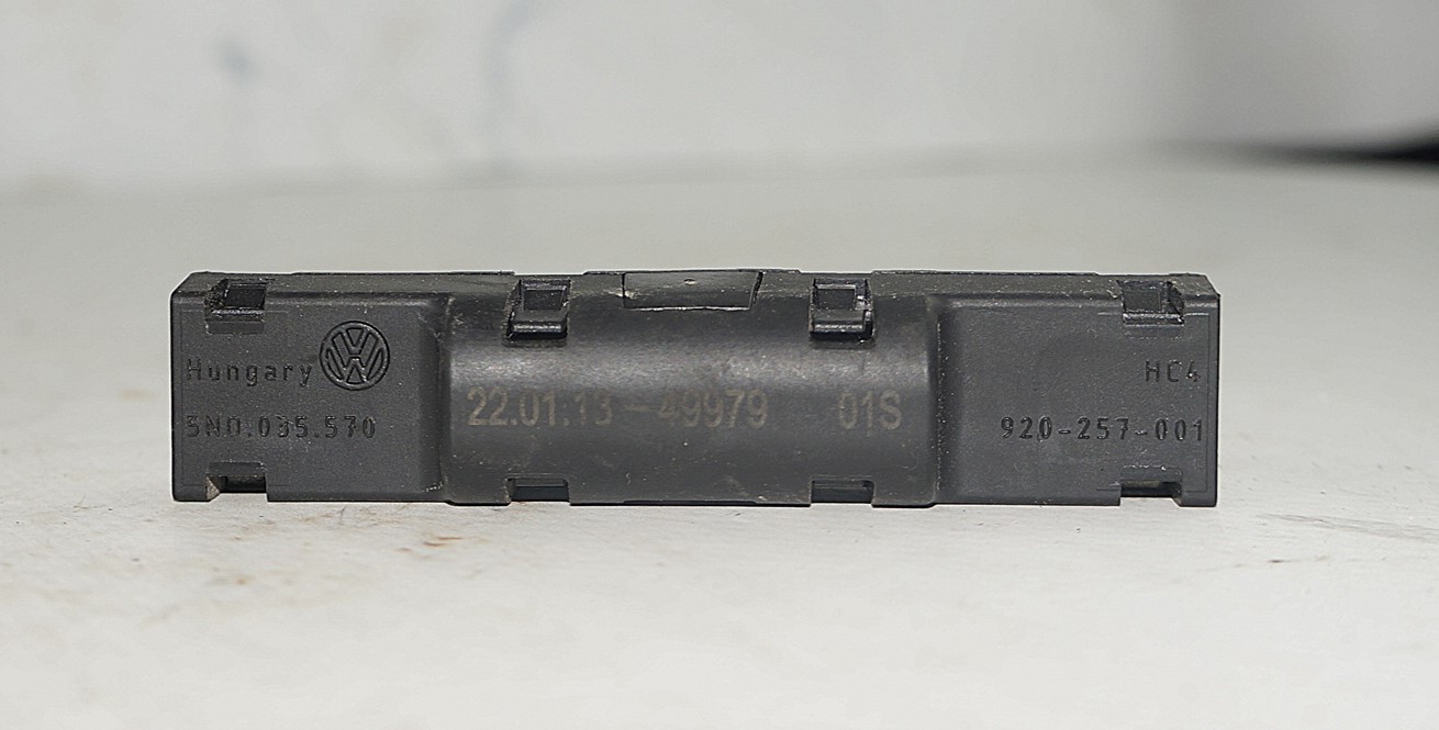 Корпус усилителя антенного vw jetta 6 17217059 (3)