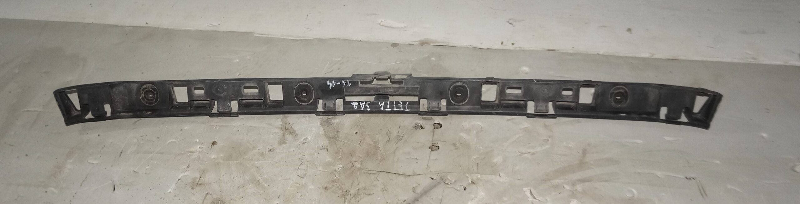 Крепление заднего бампера vw jetta 6 17217062 (1)