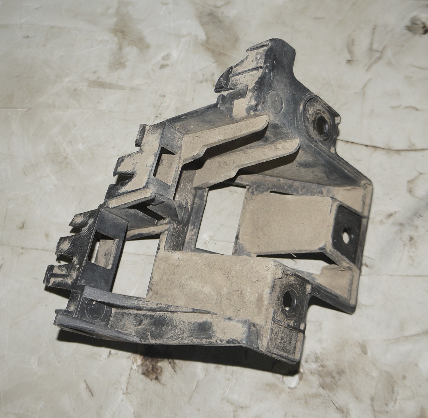 Крепление заднего фонаря vw jetta 6 17217063 (3)