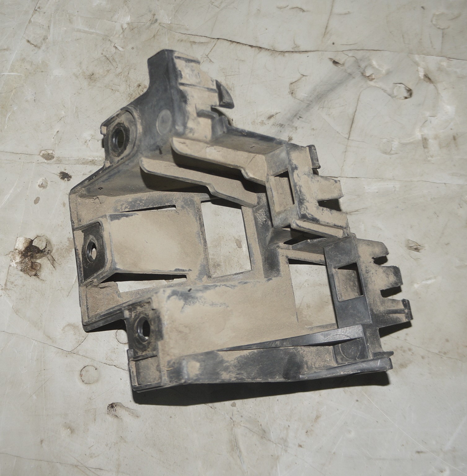 Крепление заднего фонаря vw jetta 6 17217064 (3)