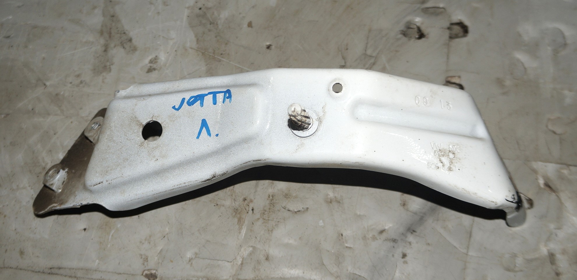 Кронштейн крепления крыла vw jetta 6 17217065 (1)