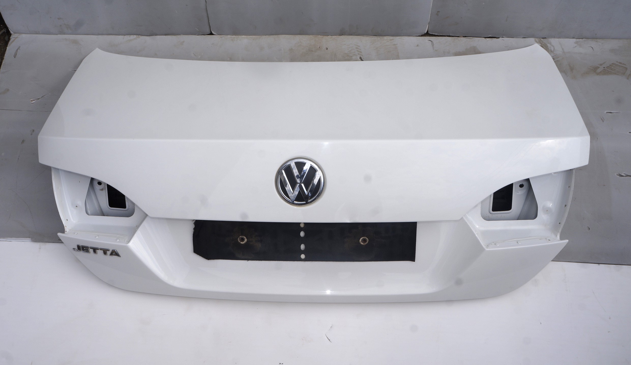 Крышка багажника vw jetta 6 17217069 (1)