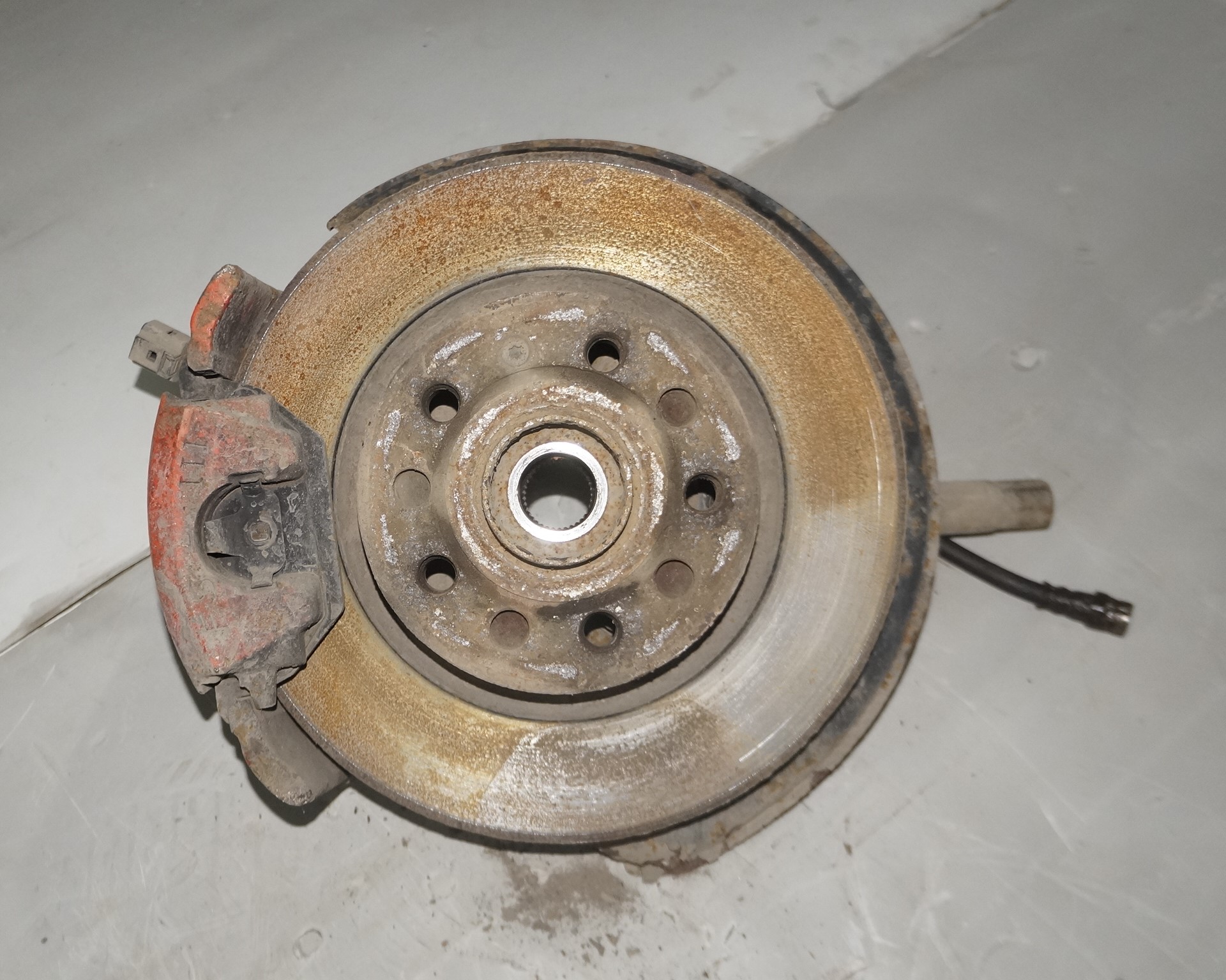 Кулак поворотный передний vw jetta 6 17217075 (1)
