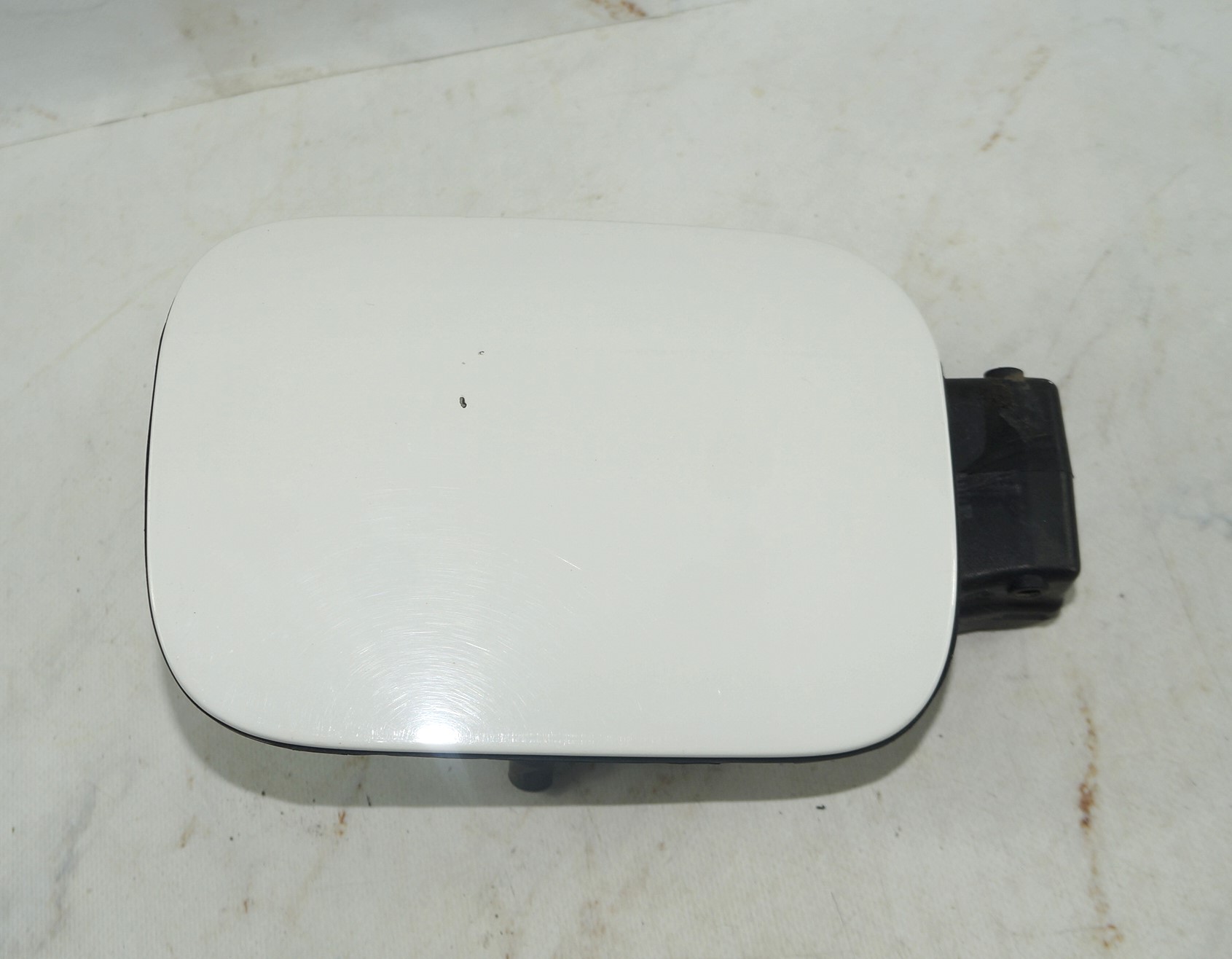 Лючок бензобака vw jetta 6 17217078 (1)