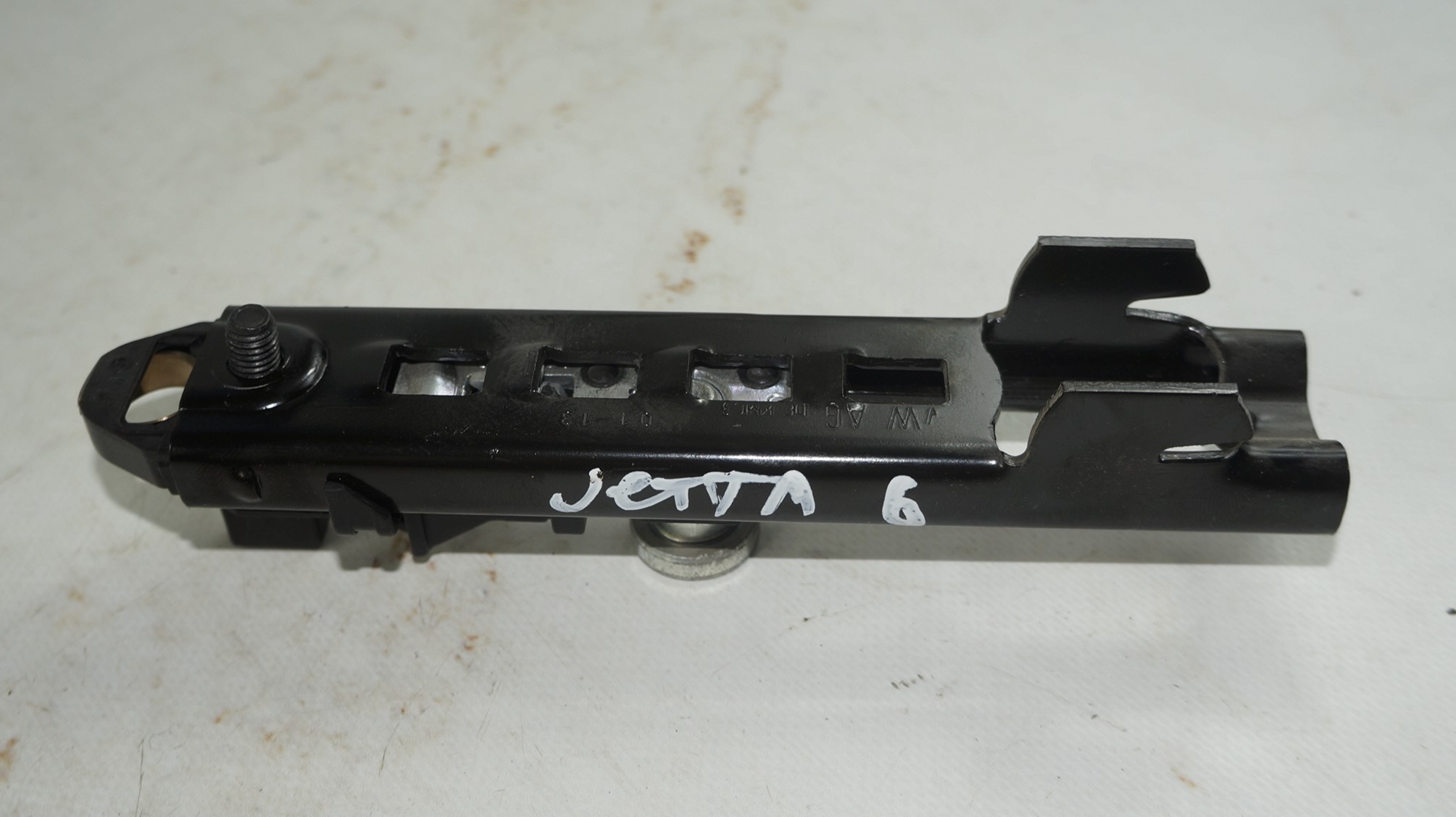 Механизм регулировки ремня безопасности vw jetta 6 17217081 (4)