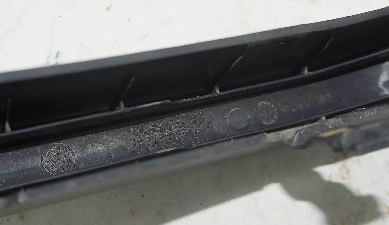 Накладка петли багажника vw jetta 6 17217095 (5)
